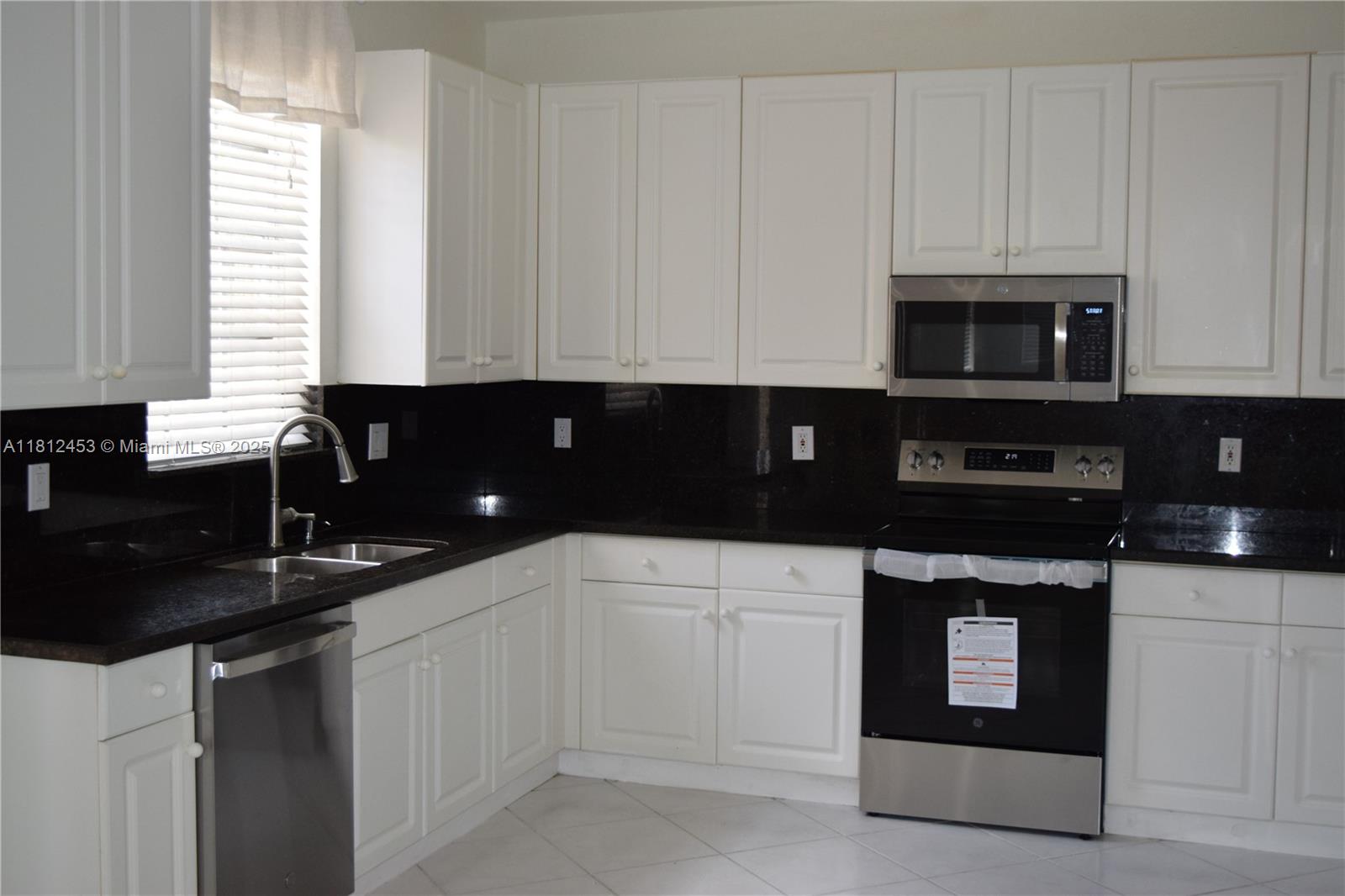 SECTOR 3 - PARCELS H I J - Residential Lease