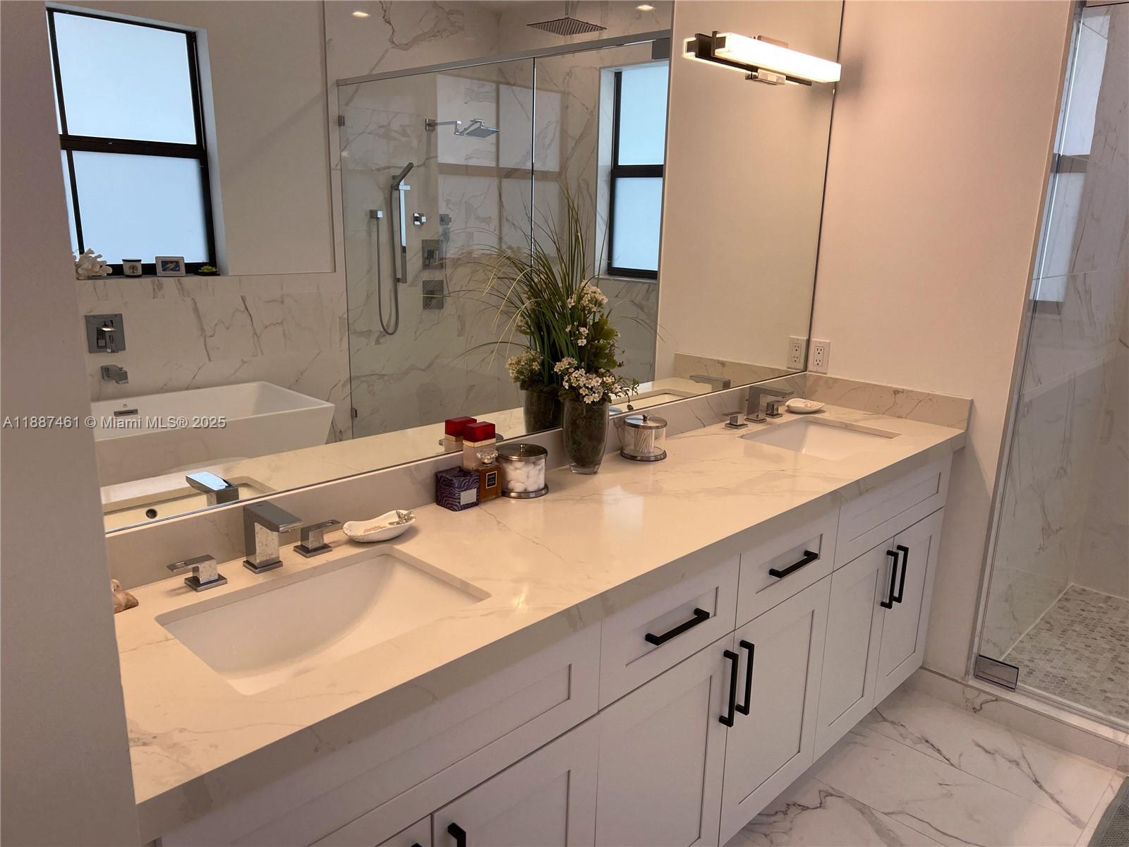 LEGACY GRAND - Residential