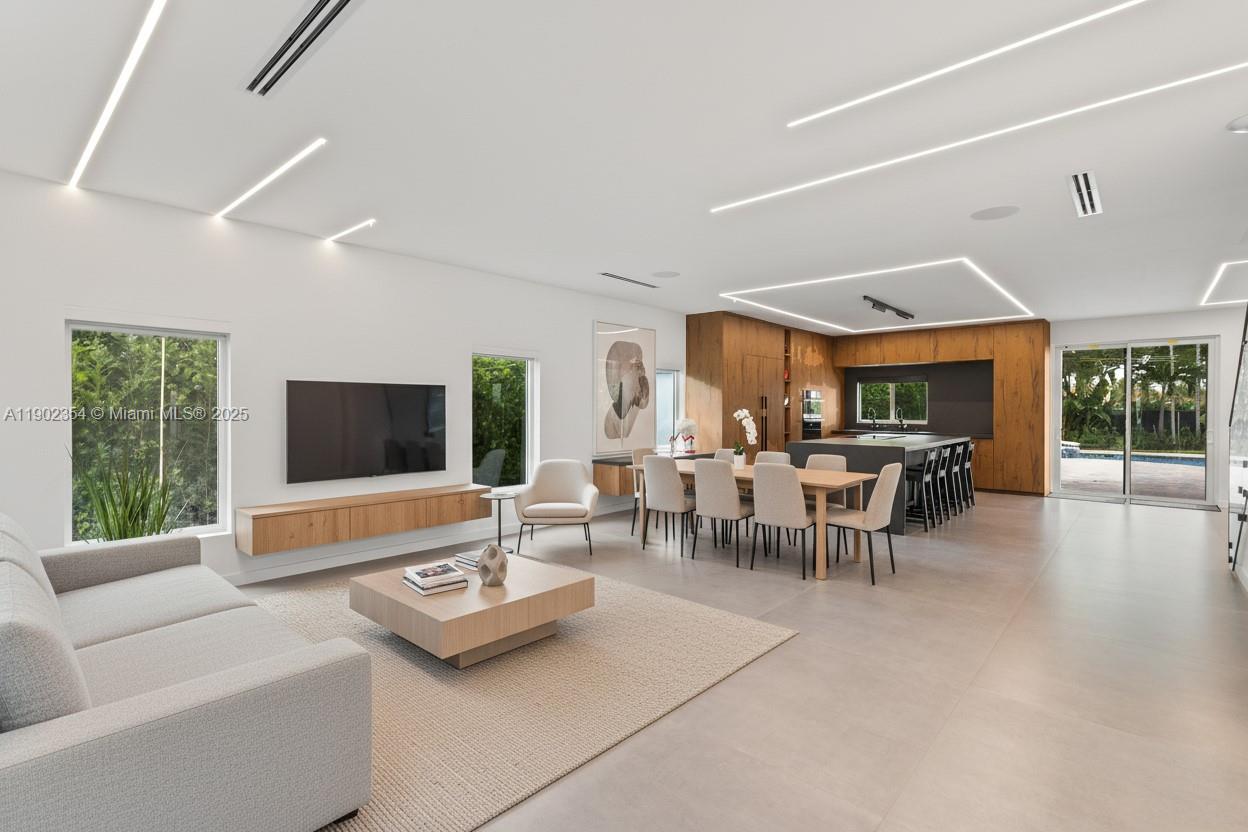 DORAL ISLES RIVIERA - Residential Lease