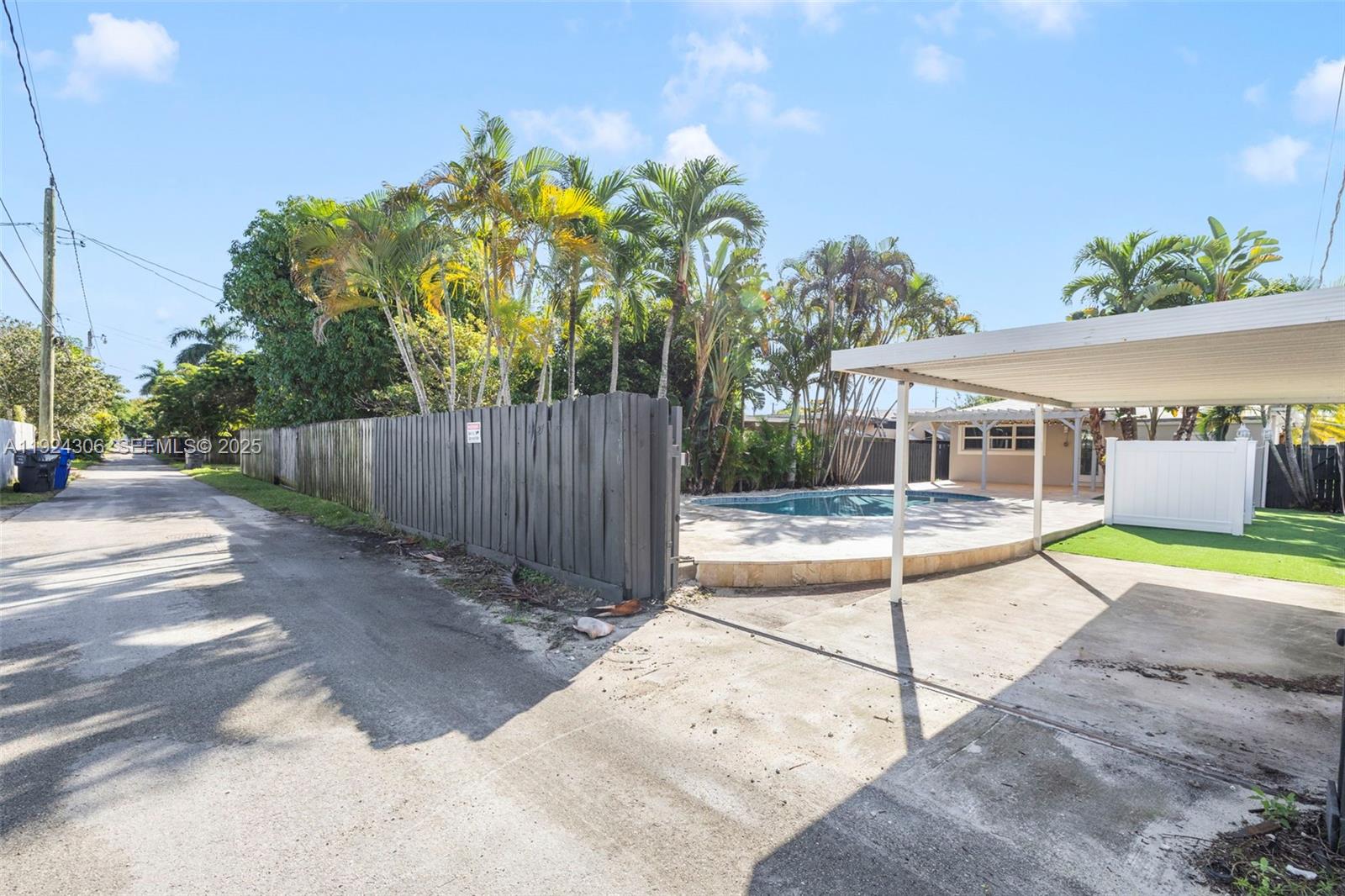 HOLLYWOOD SOUTH SIDE ADD - Residential Lease