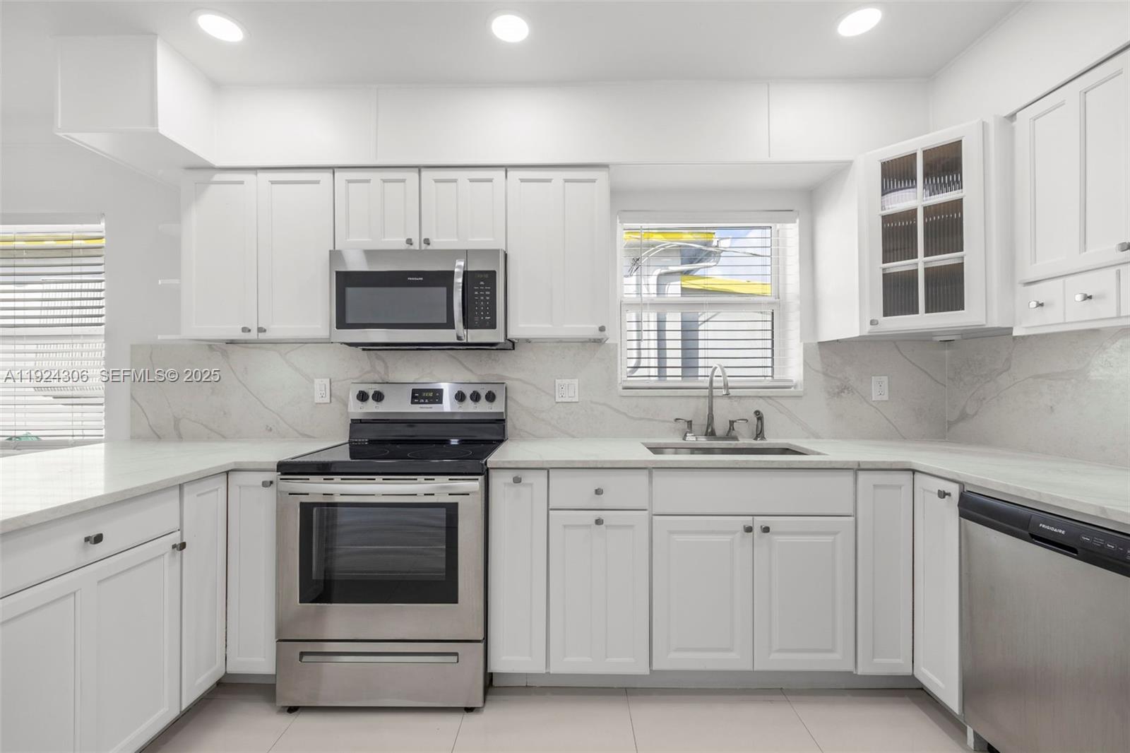 HOLLYWOOD SOUTH SIDE ADD - Residential Lease