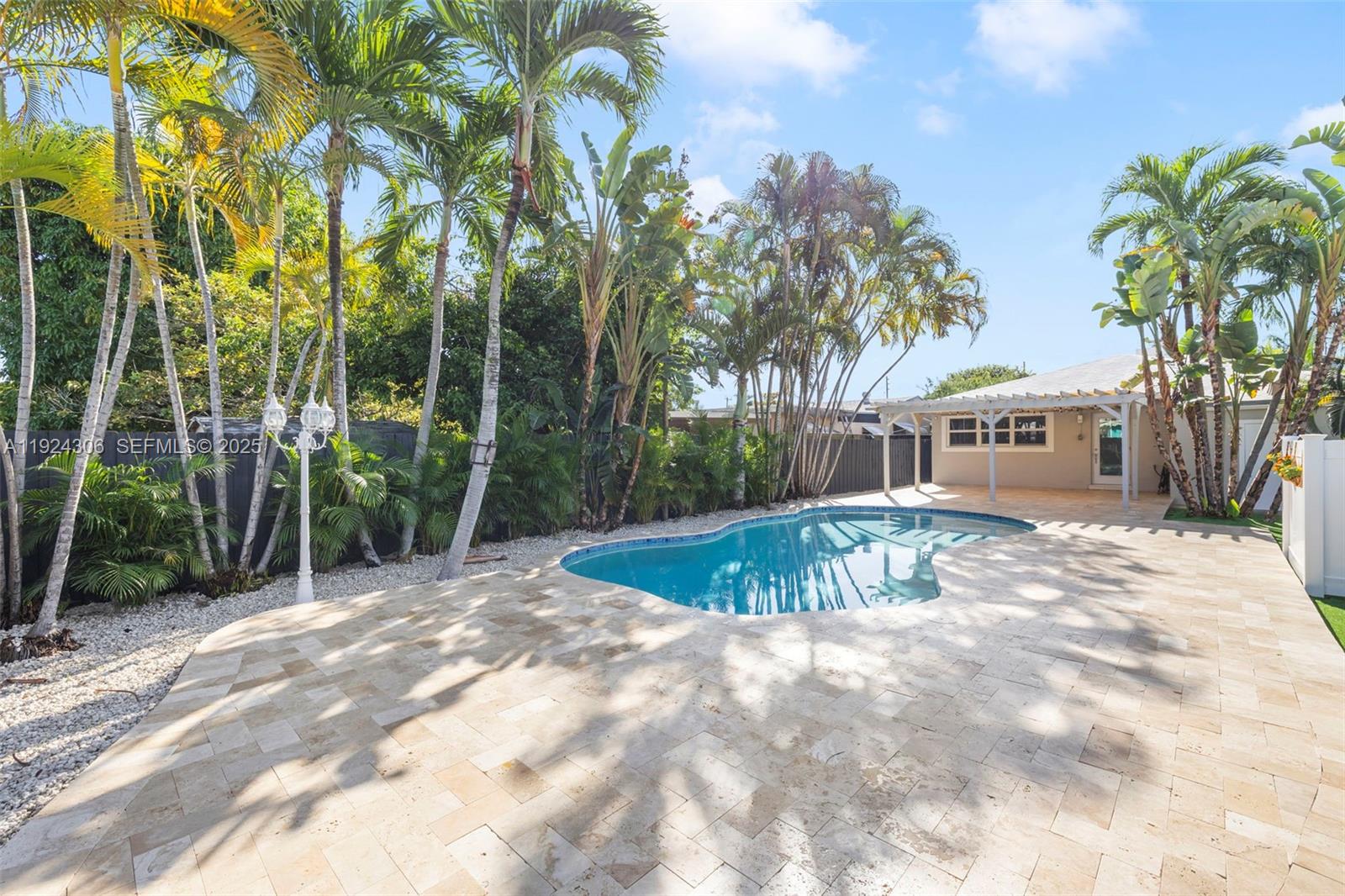 HOLLYWOOD SOUTH SIDE ADD - Residential Lease