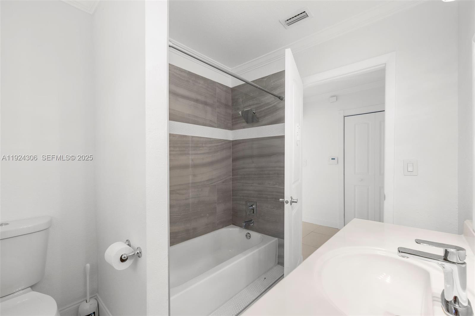 HOLLYWOOD SOUTH SIDE ADD - Residential Lease