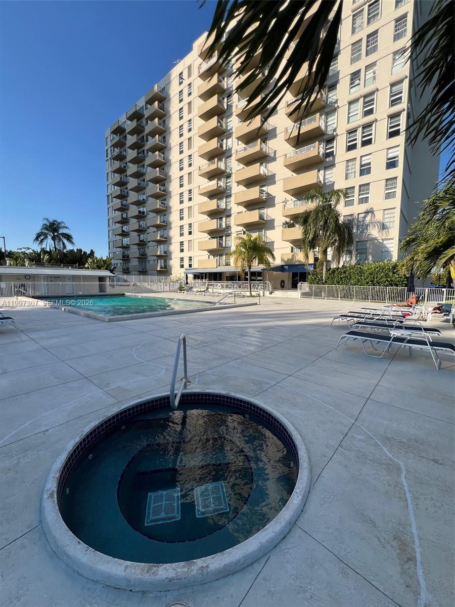 CLIPPER CONDO NO 1 - Residential