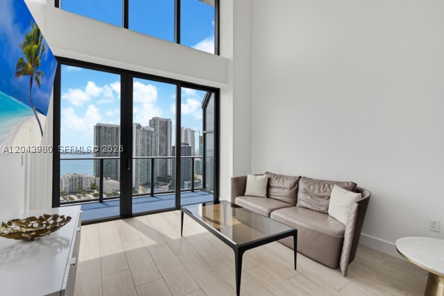 121 NE 34th St PH3206