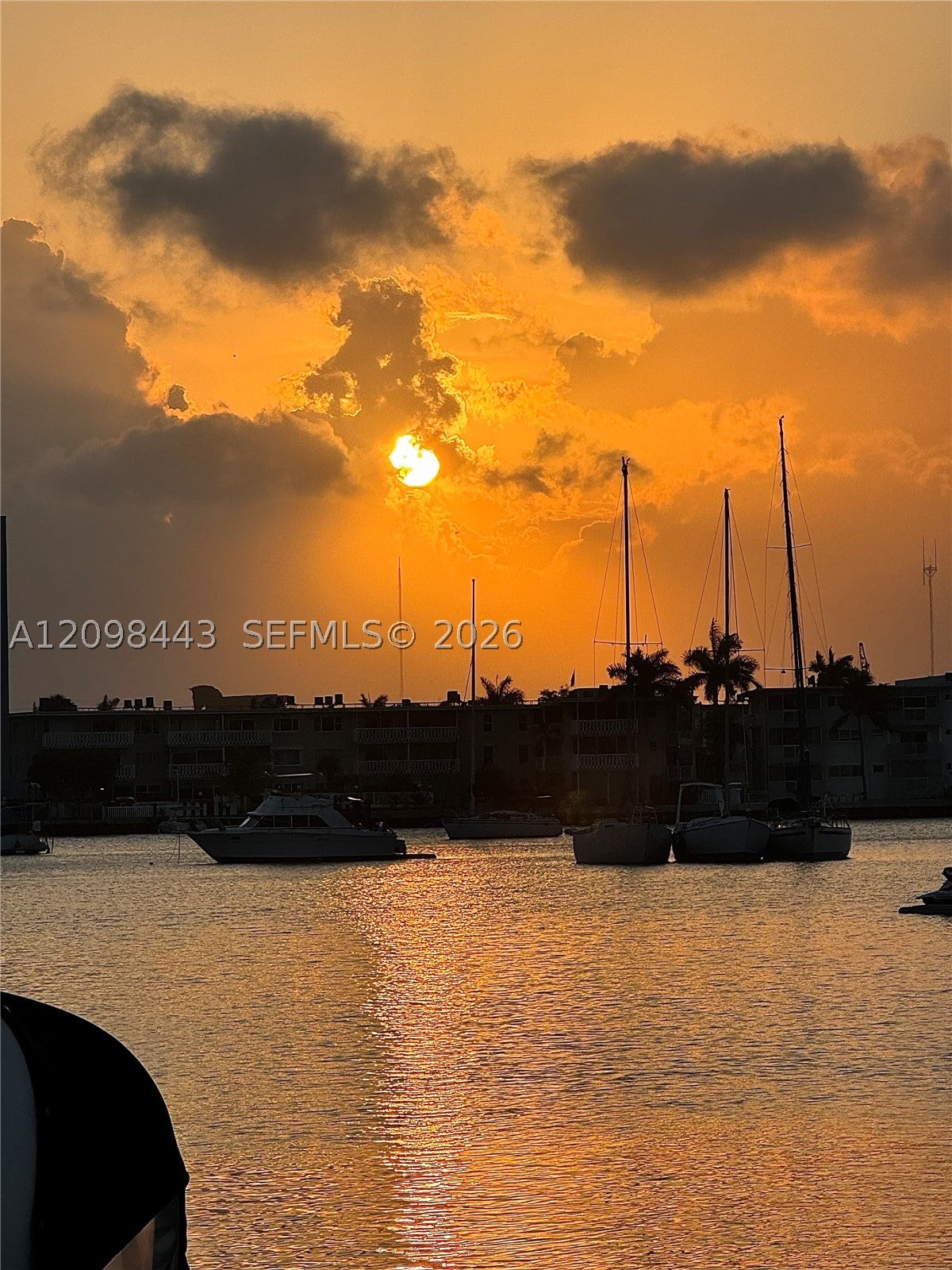 100 Golden Isles Dr 806