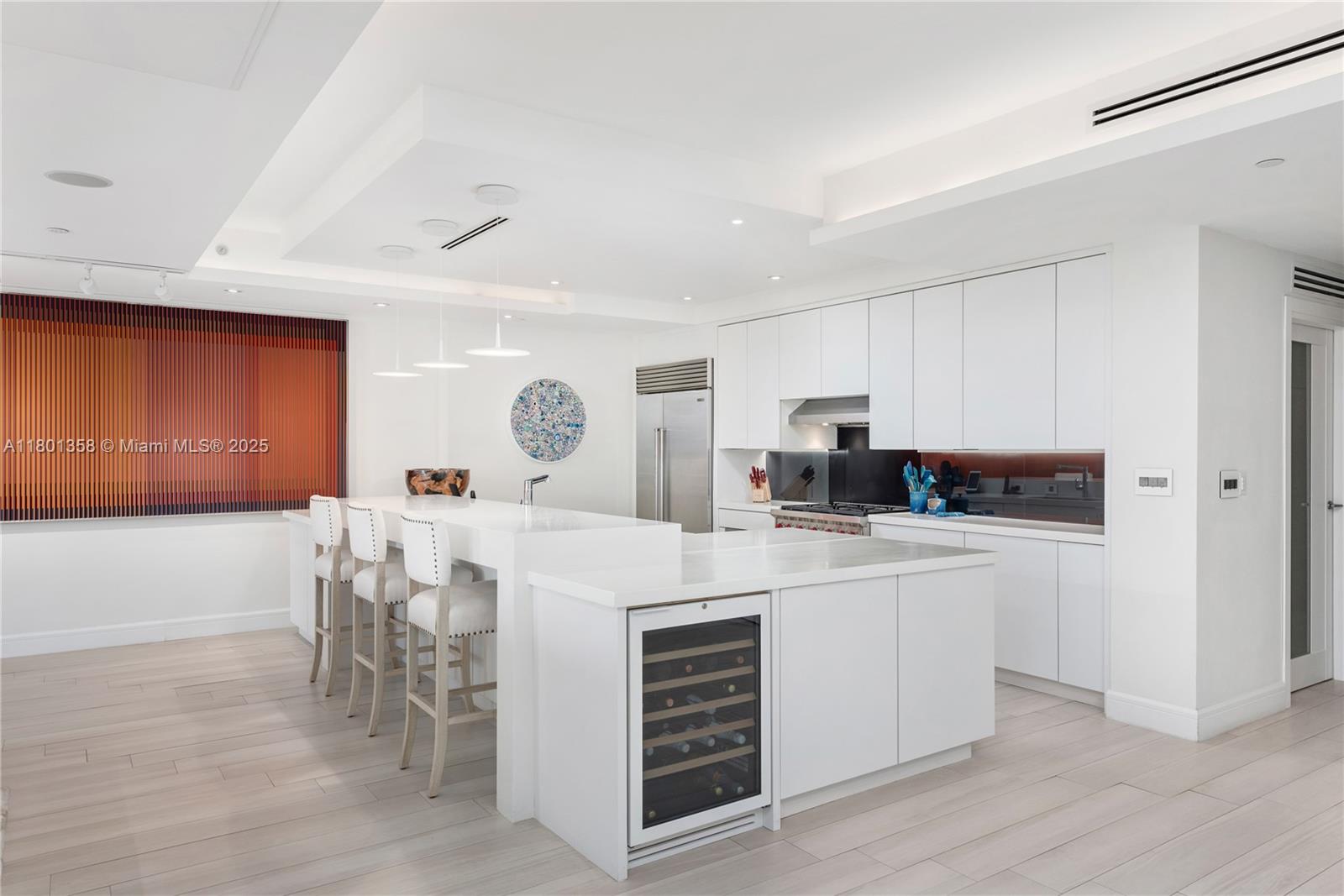 125 Ocean Dr U-0203