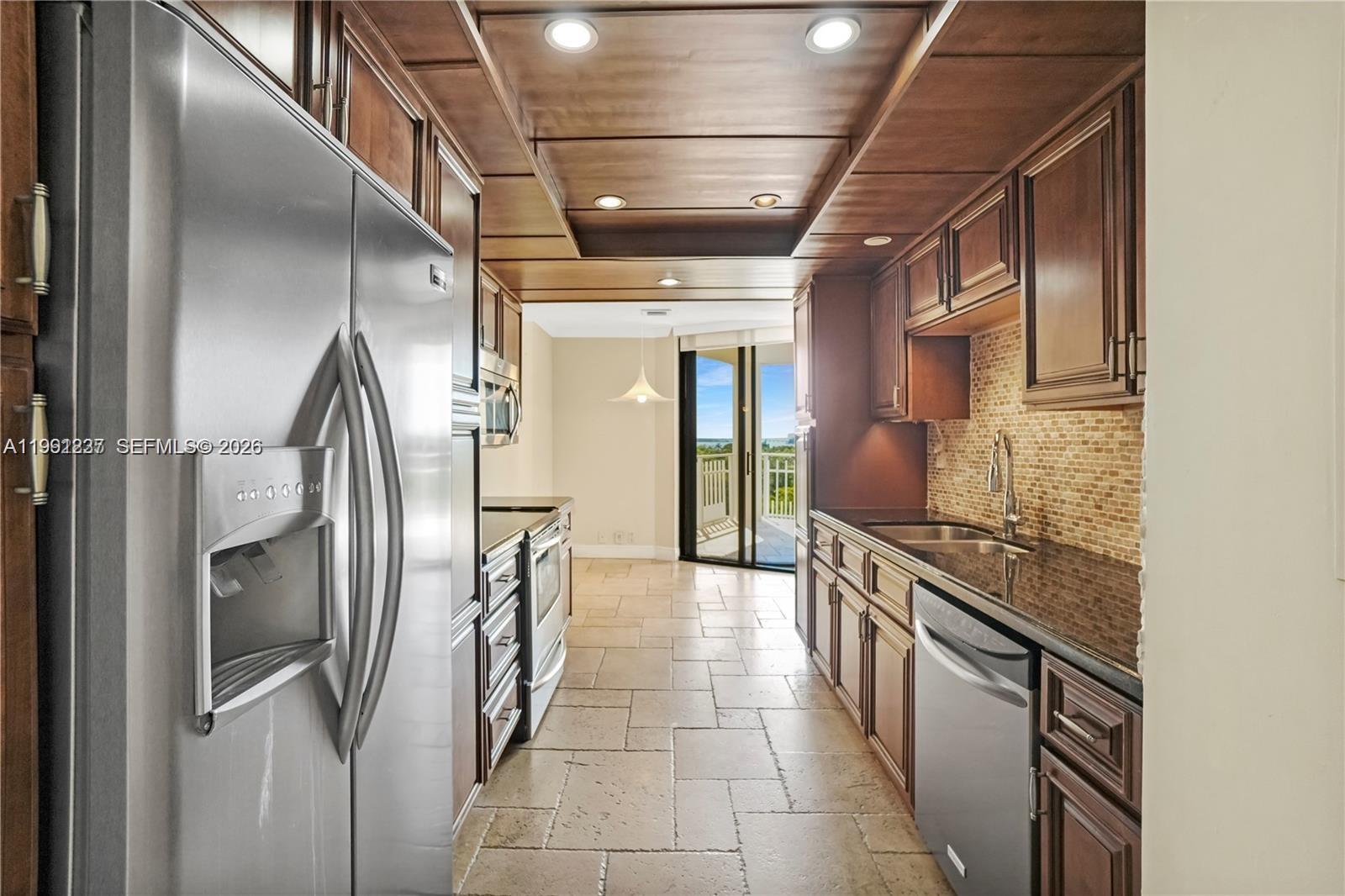 TOWERS OF QUAYSIDE CONDO - Residential Lease