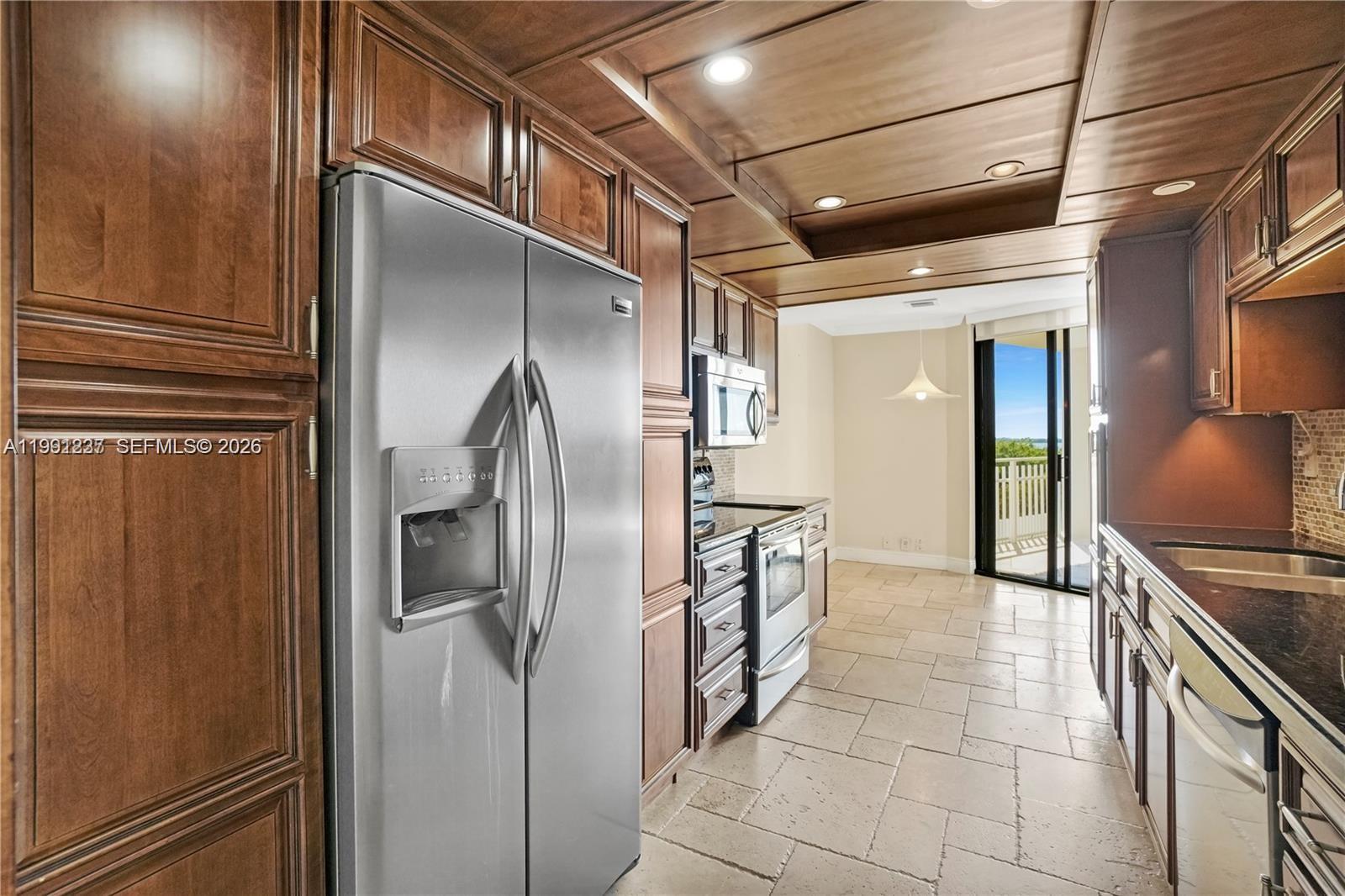 TOWERS OF QUAYSIDE CONDO - Residential Lease