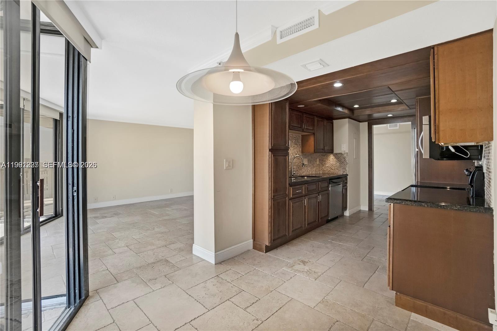 TOWERS OF QUAYSIDE CONDO - Residential Lease