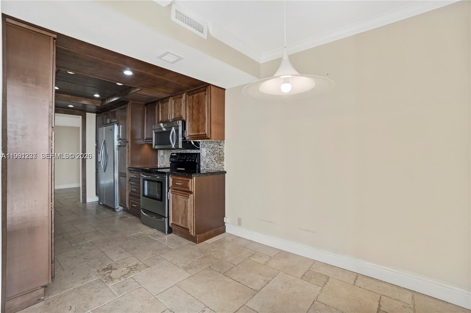 TOWERS OF QUAYSIDE CONDO - Residential Lease