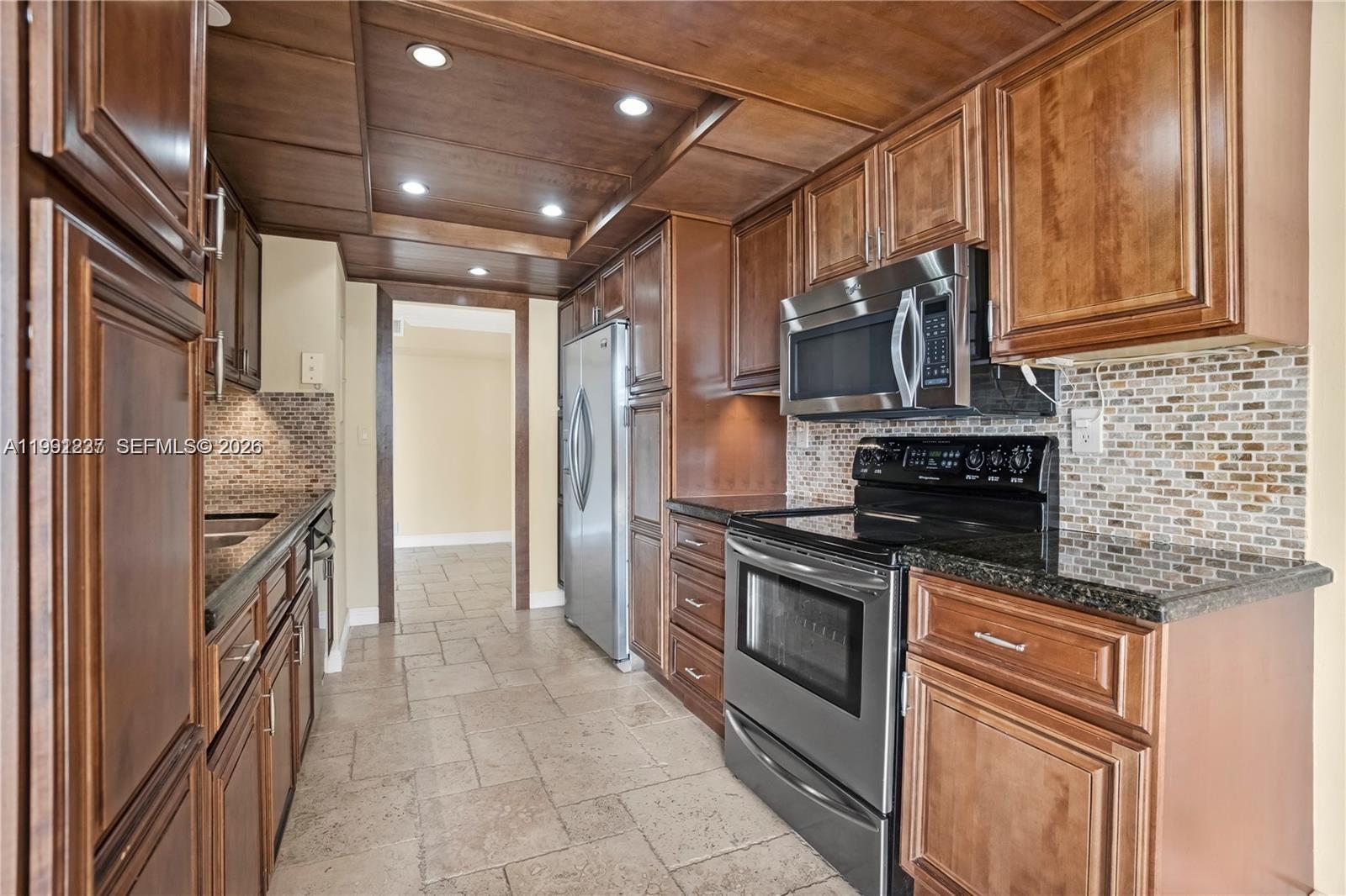 TOWERS OF QUAYSIDE CONDO - Residential Lease