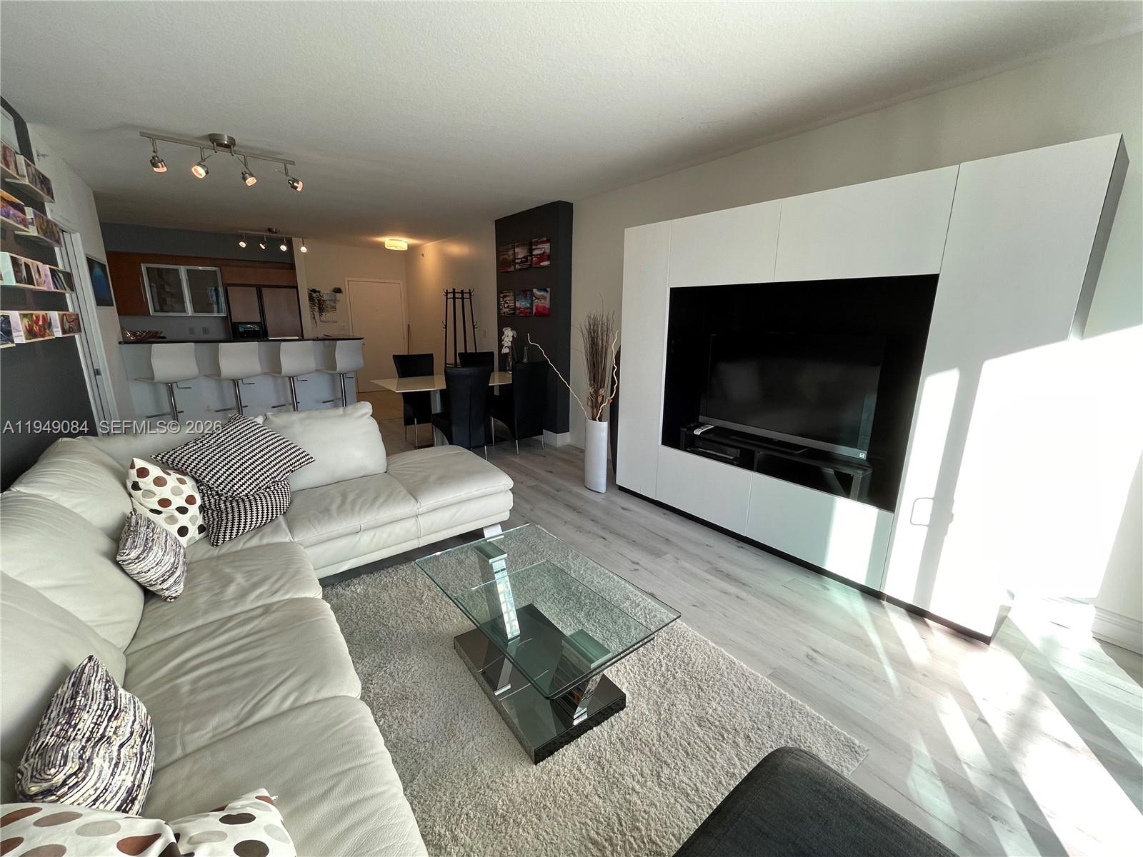 325 S Biscayne Blvd 1115