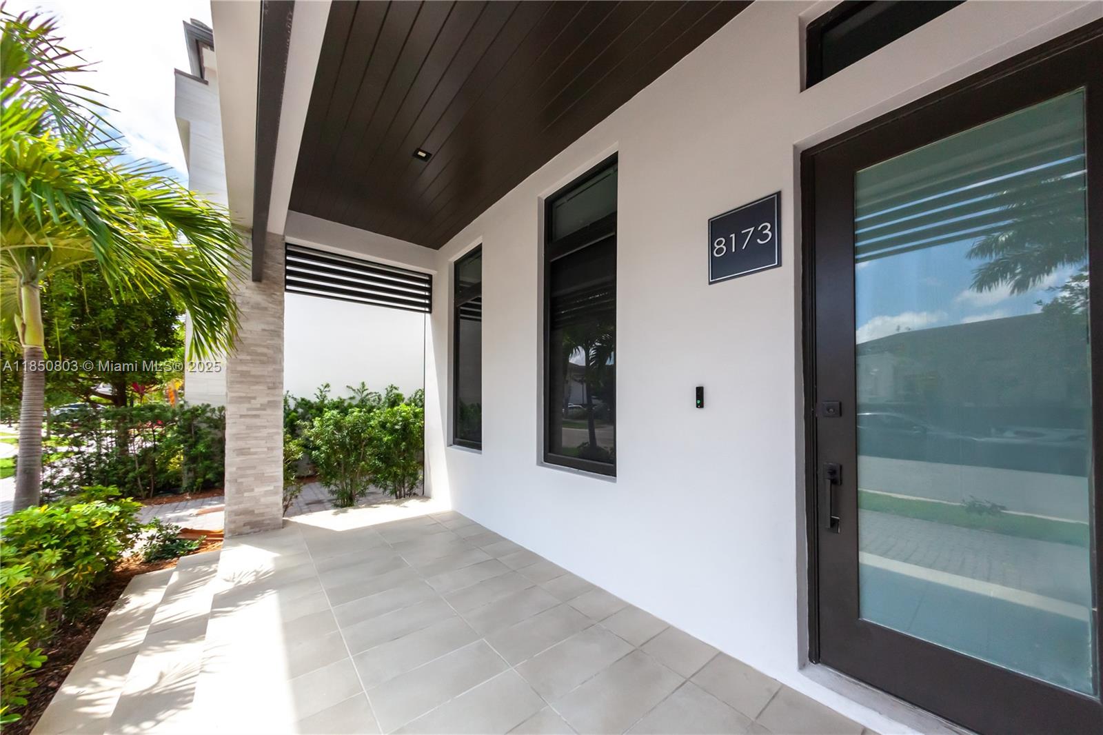 DOWNTOWN DORAL SOUTH PHAS - Residential