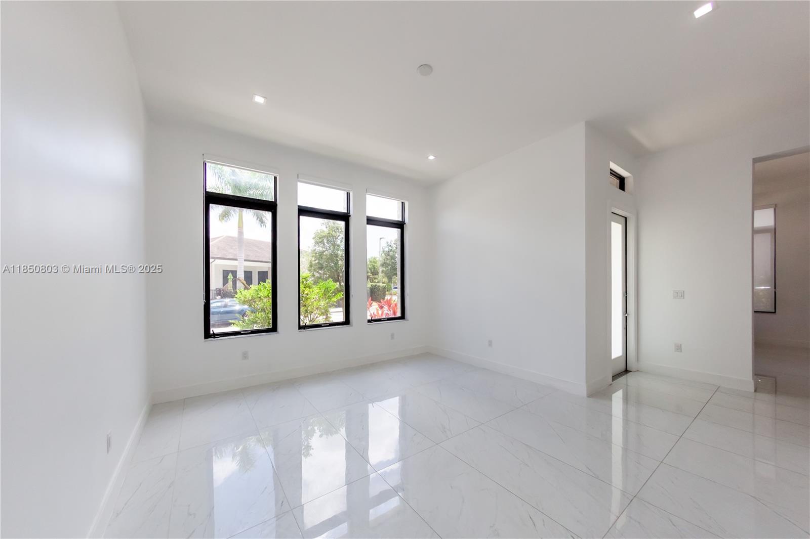 DOWNTOWN DORAL SOUTH PHAS - Residential