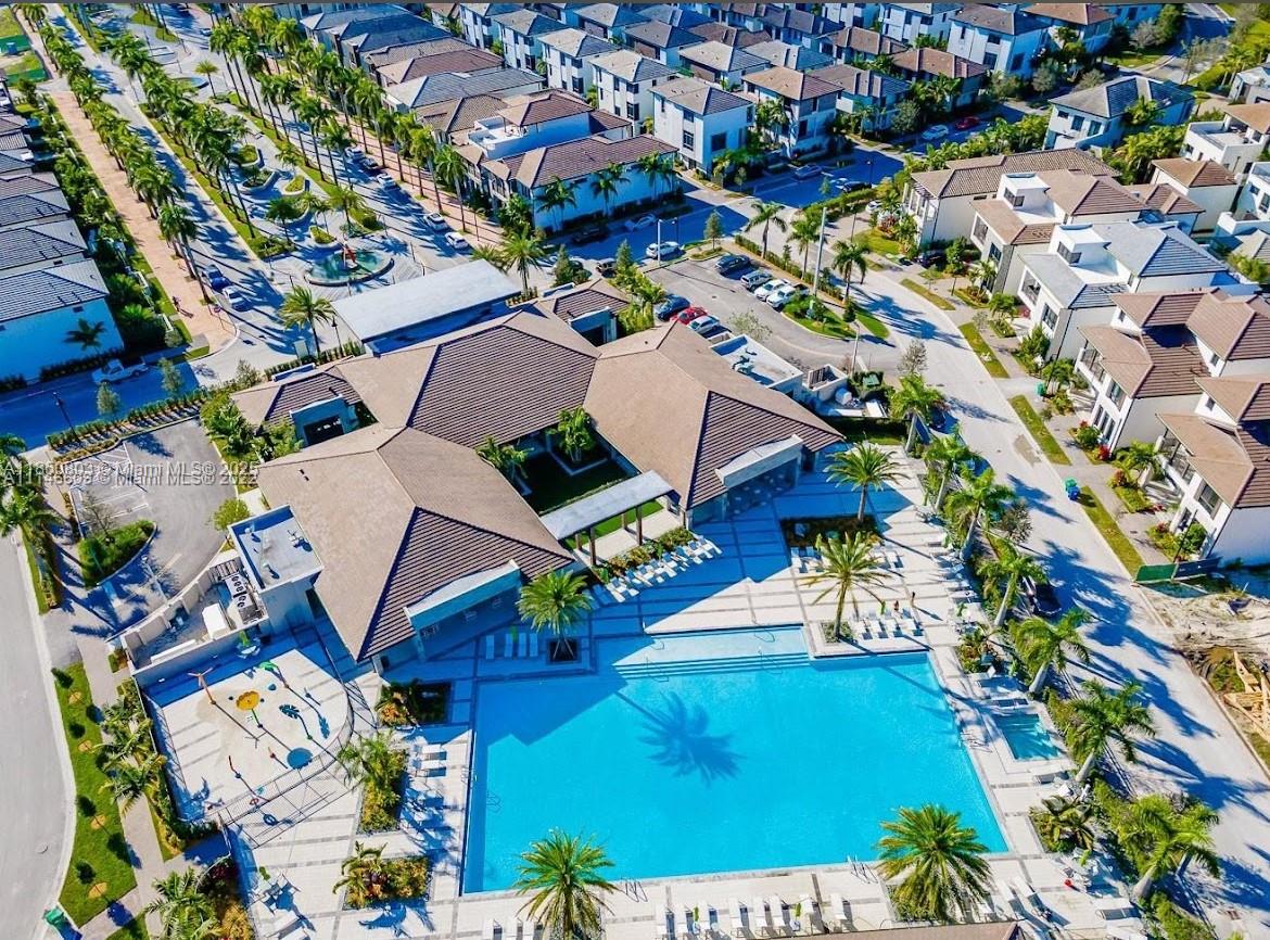 DOWNTOWN DORAL SOUTH PHAS - Residential