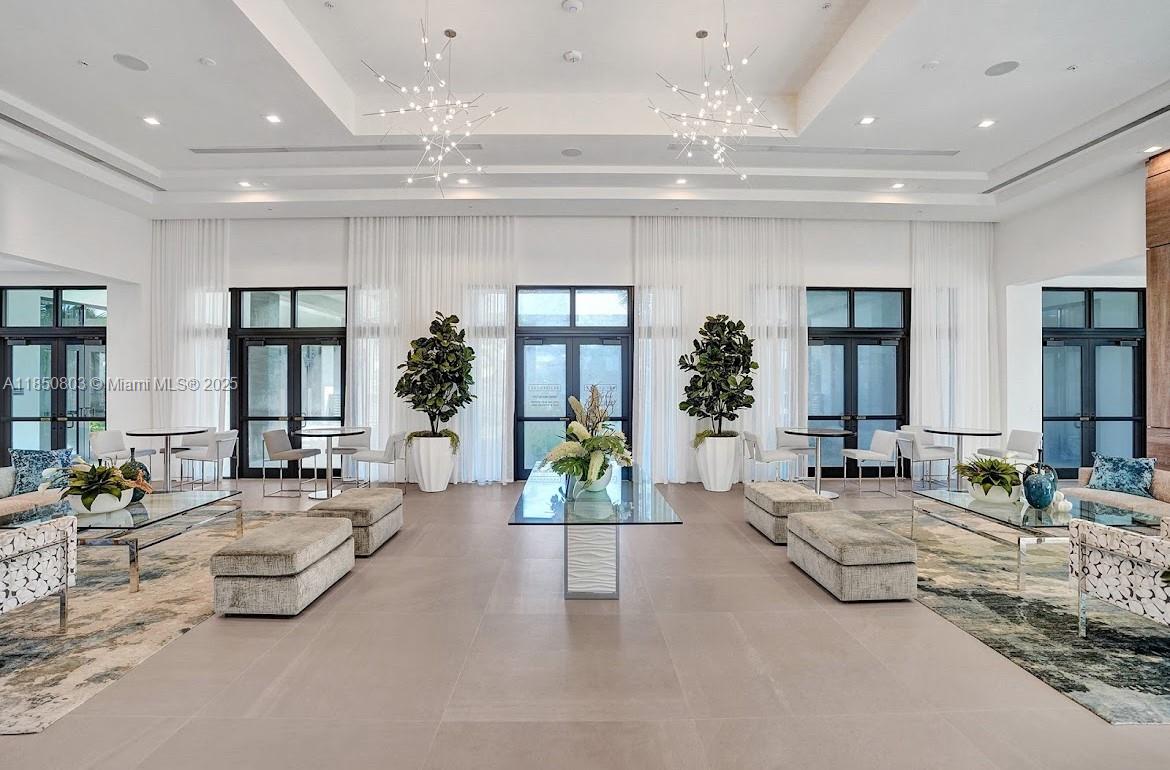 DOWNTOWN DORAL SOUTH PHAS - Residential