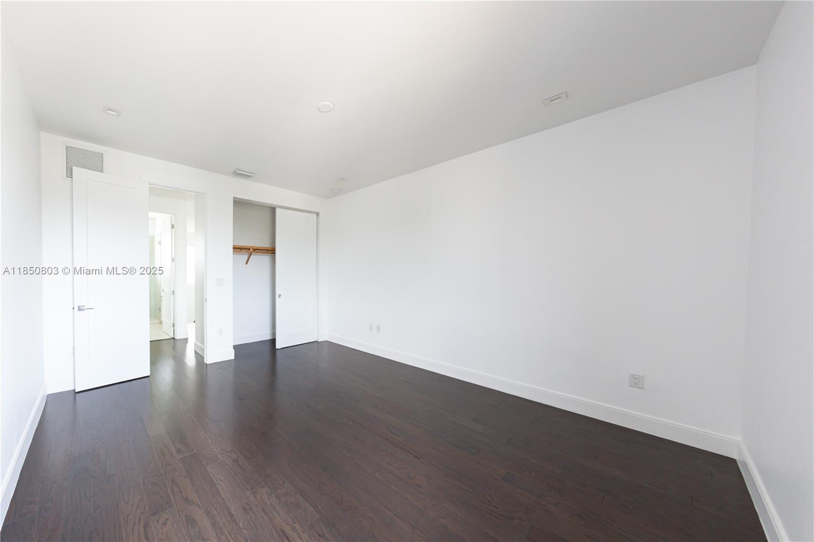 DOWNTOWN DORAL SOUTH PHAS - Residential