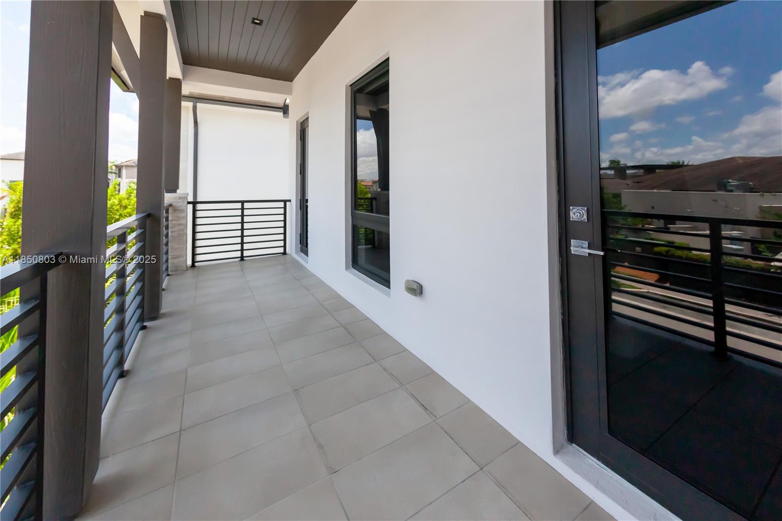 DOWNTOWN DORAL SOUTH PHAS - Residential