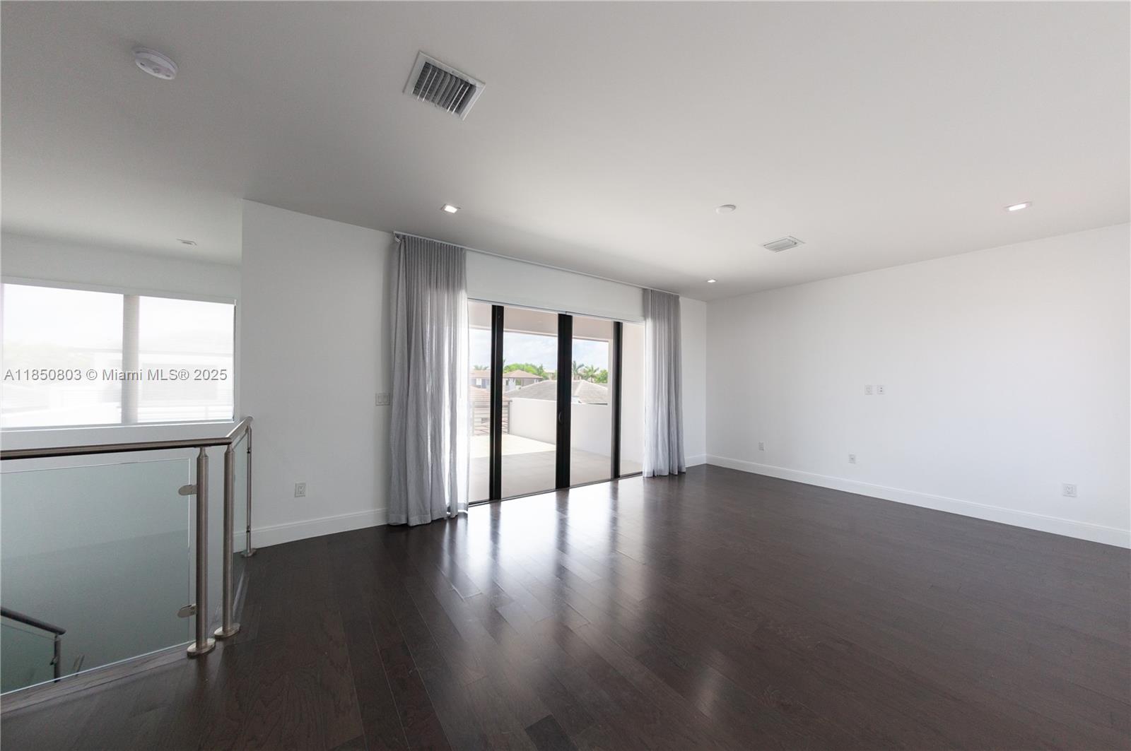 DOWNTOWN DORAL SOUTH PHAS - Residential