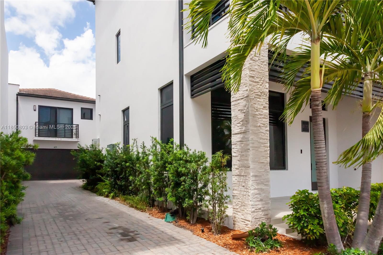 DOWNTOWN DORAL SOUTH PHAS - Residential