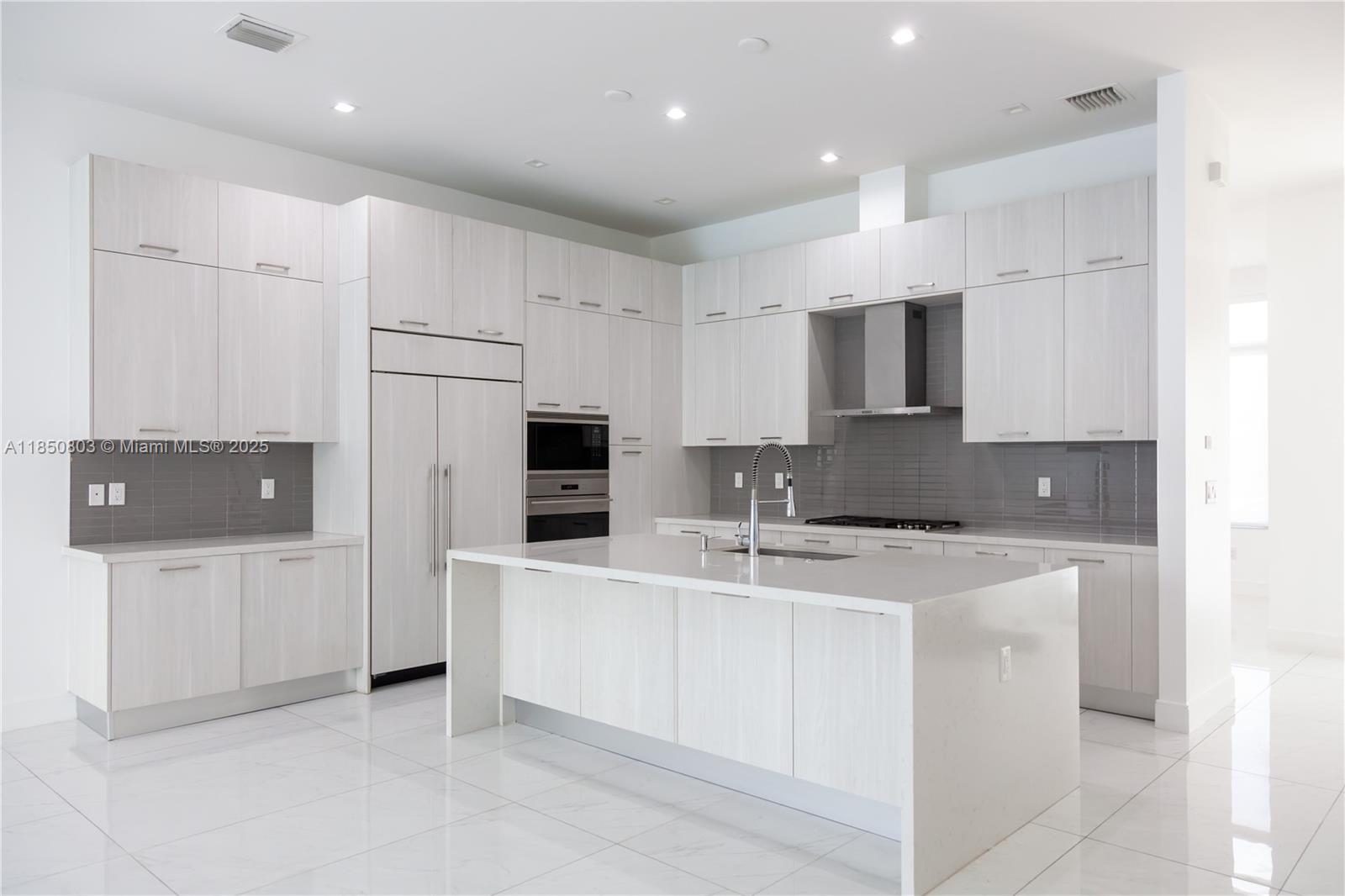 DOWNTOWN DORAL SOUTH PHAS - Residential