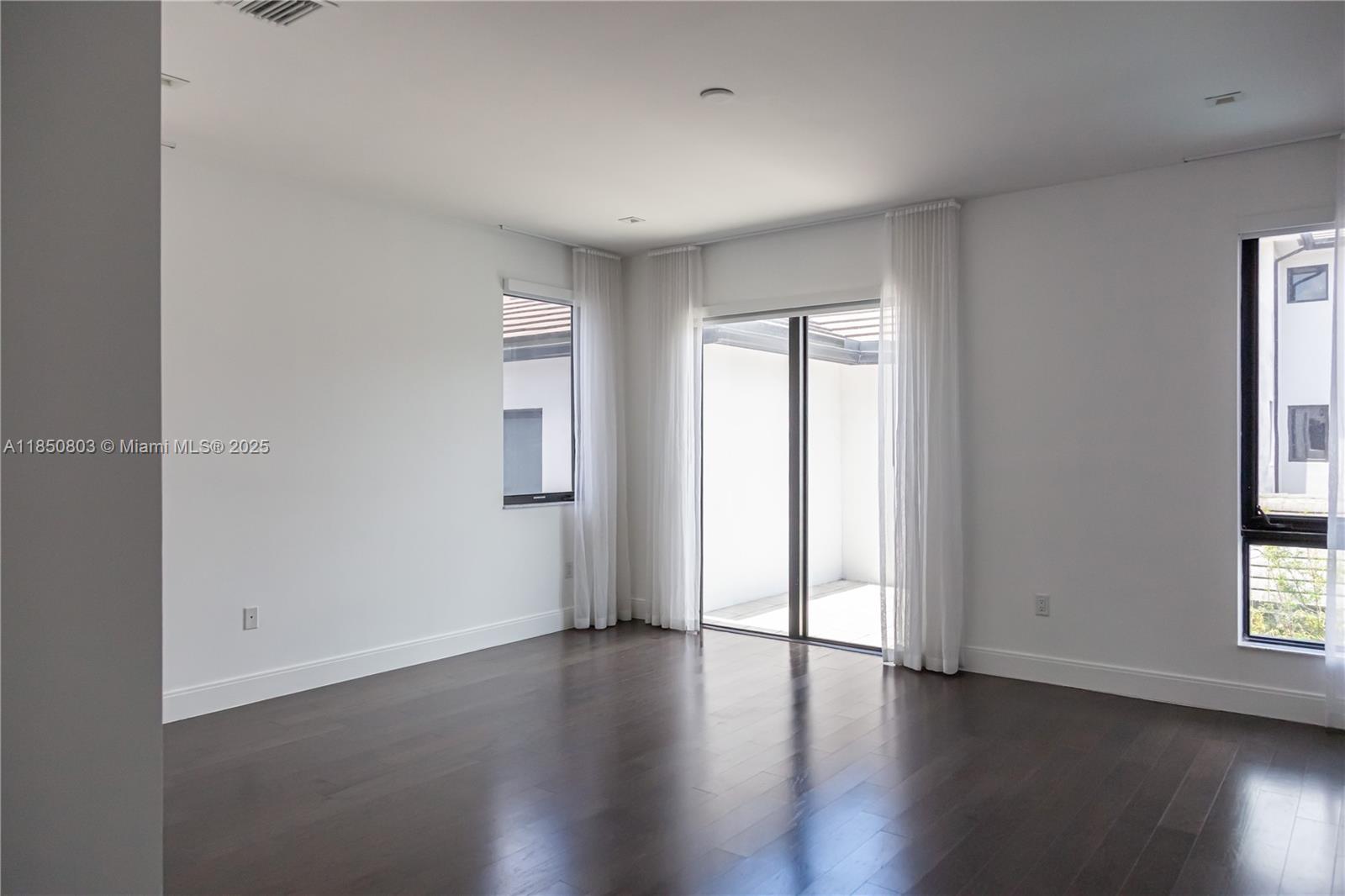 DOWNTOWN DORAL SOUTH PHAS - Residential