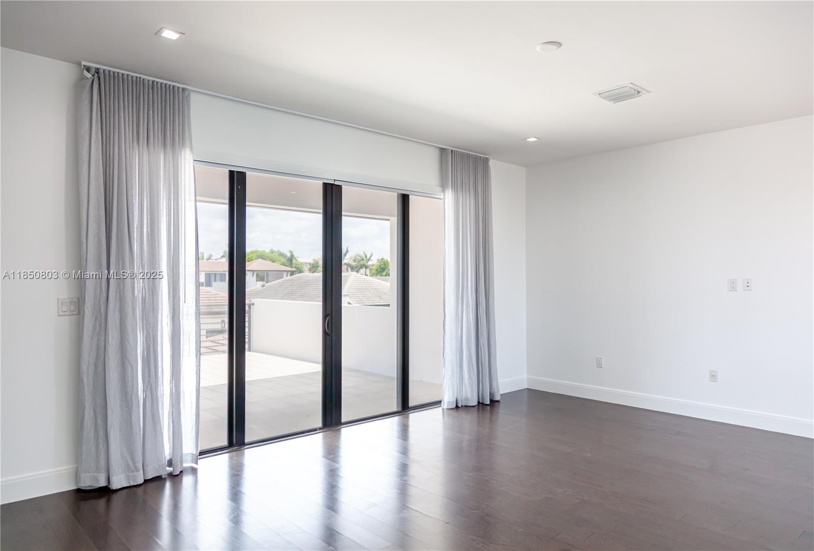 DOWNTOWN DORAL SOUTH PHAS - Residential