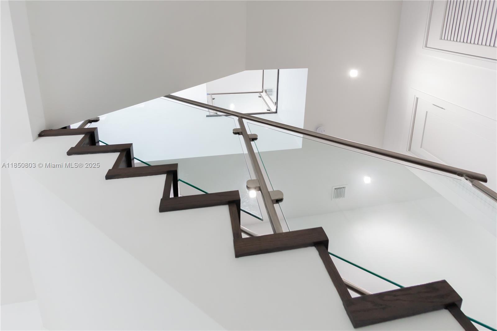 DOWNTOWN DORAL SOUTH PHAS - Residential