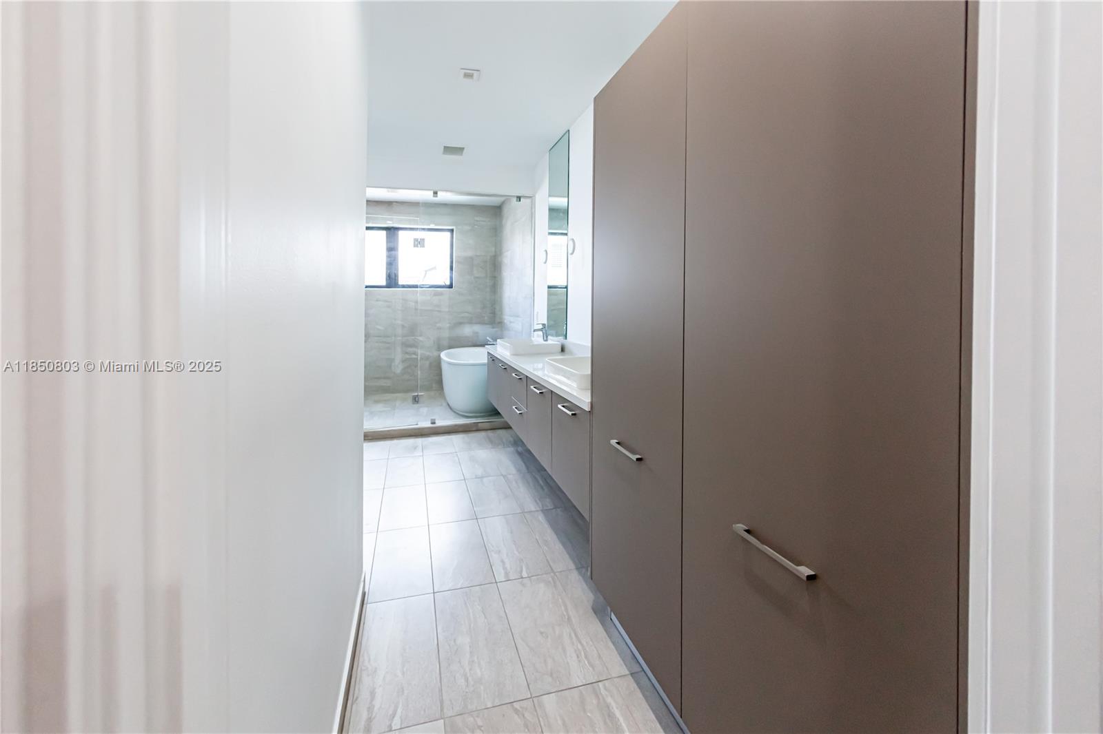 DOWNTOWN DORAL SOUTH PHAS - Residential