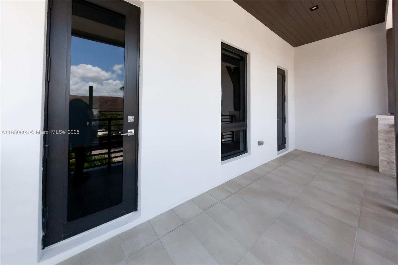 DOWNTOWN DORAL SOUTH PHAS - Residential