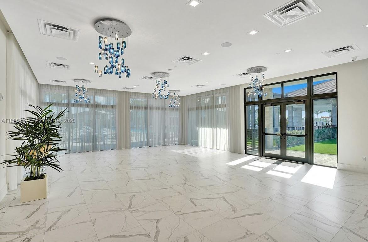 DOWNTOWN DORAL SOUTH PHAS - Residential