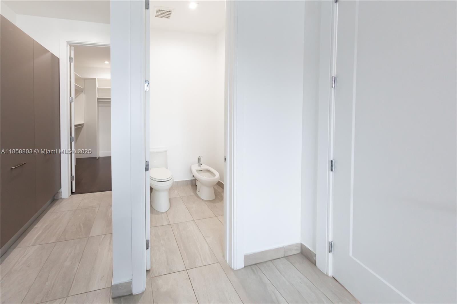 DOWNTOWN DORAL SOUTH PHAS - Residential