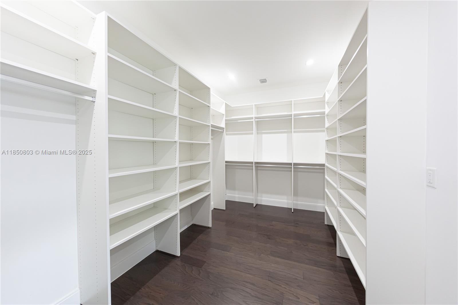 DOWNTOWN DORAL SOUTH PHAS - Residential