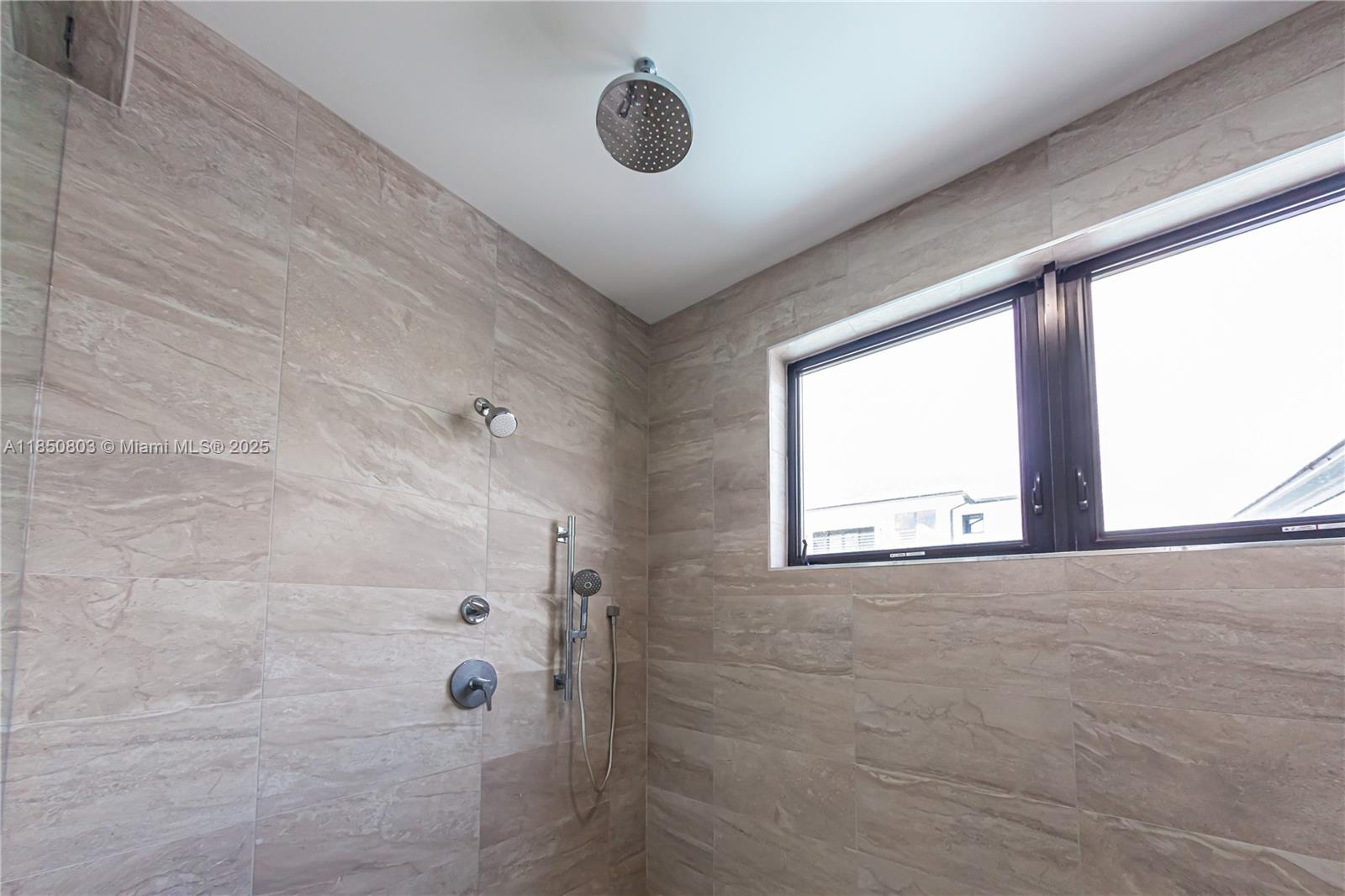 DOWNTOWN DORAL SOUTH PHAS - Residential