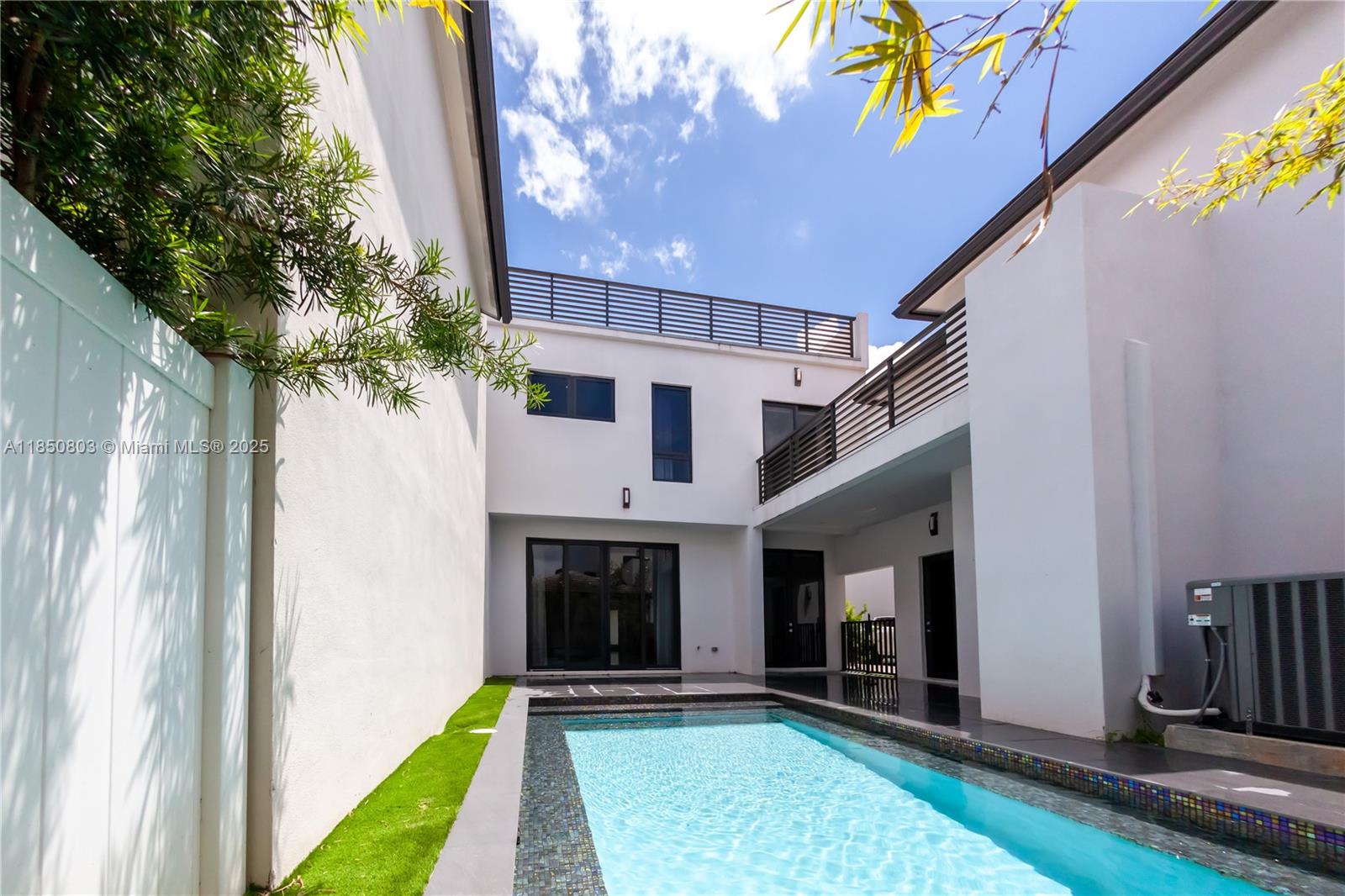 DOWNTOWN DORAL SOUTH PHAS - Residential