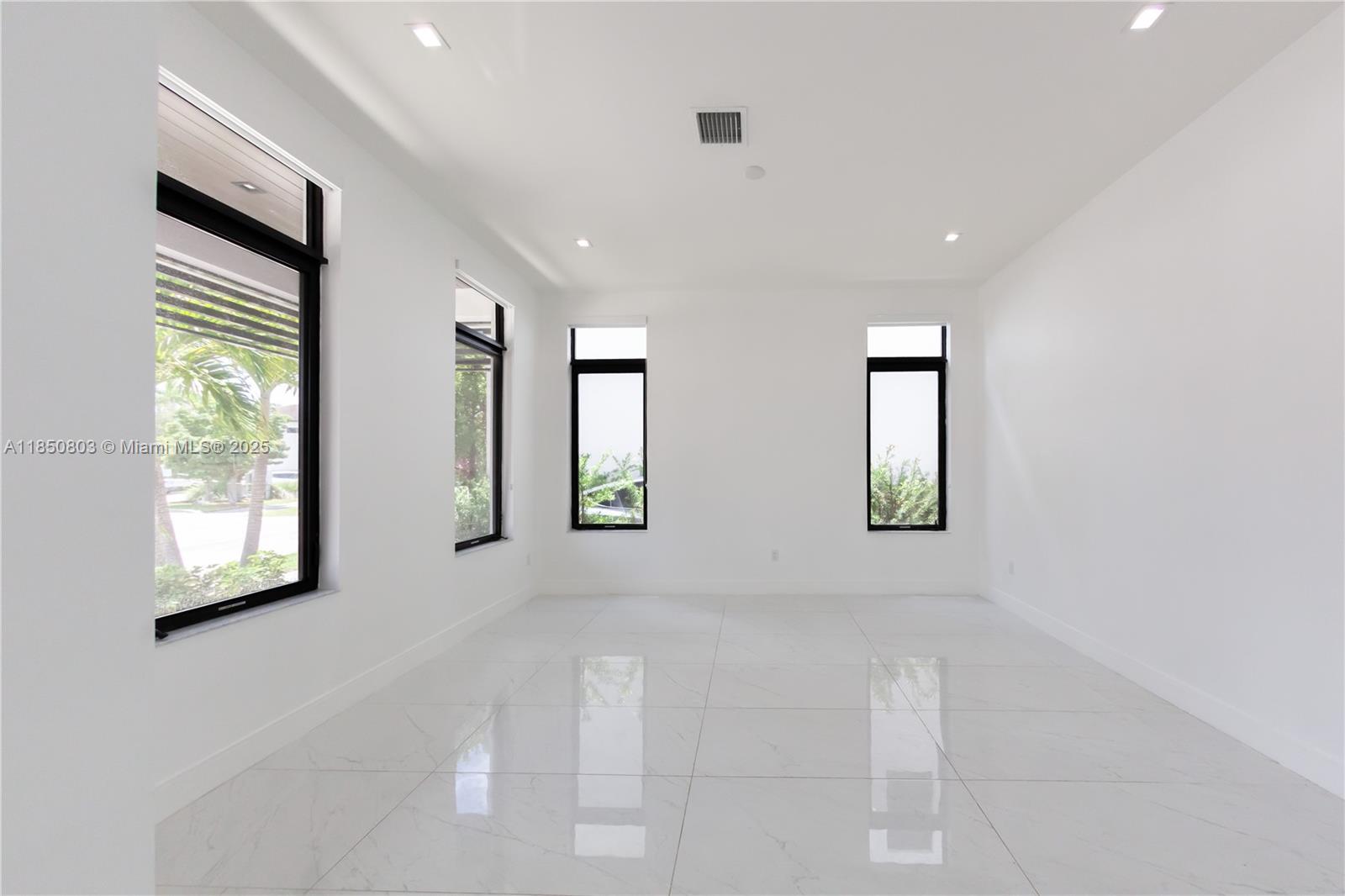 DOWNTOWN DORAL SOUTH PHAS - Residential