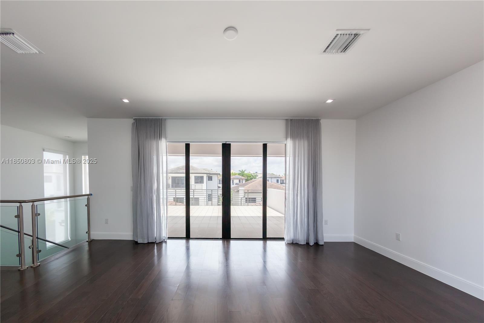 DOWNTOWN DORAL SOUTH PHAS - Residential