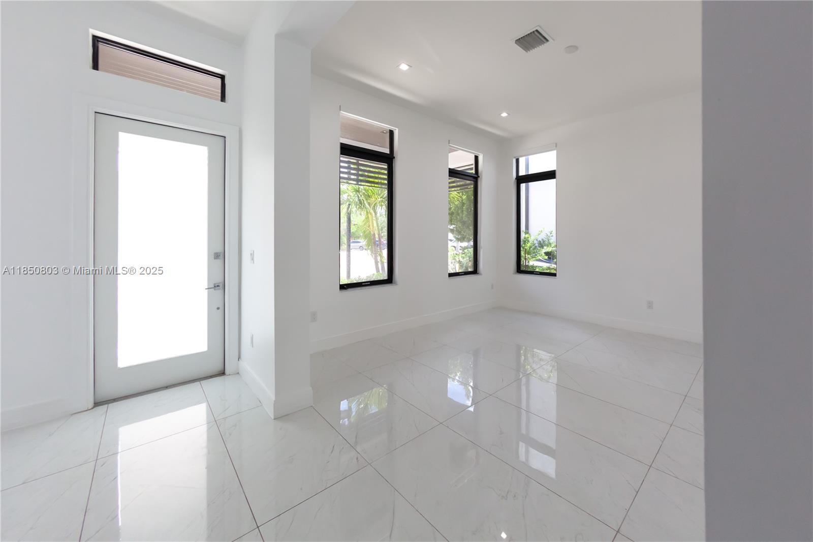 DOWNTOWN DORAL SOUTH PHAS - Residential