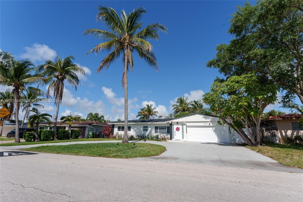 Photo of 5419 NE 22nd Ave, Fort Lauderdale, FL 33308 (MLS # A12009442)