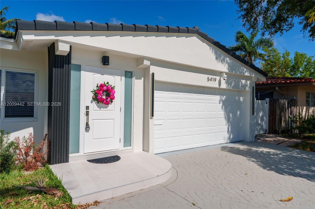 Photo of 5419 NE 22nd Ave, Fort Lauderdale, FL 33308 (MLS # A12009442)