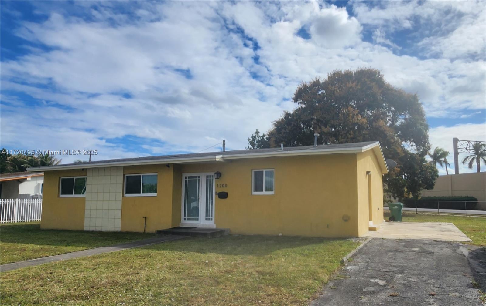 Property for Sale at 1200 Nw 183rd St, Miami Gardens, Broward County, Florida - Bedrooms: 3 
Bathrooms: 2  - $490,000