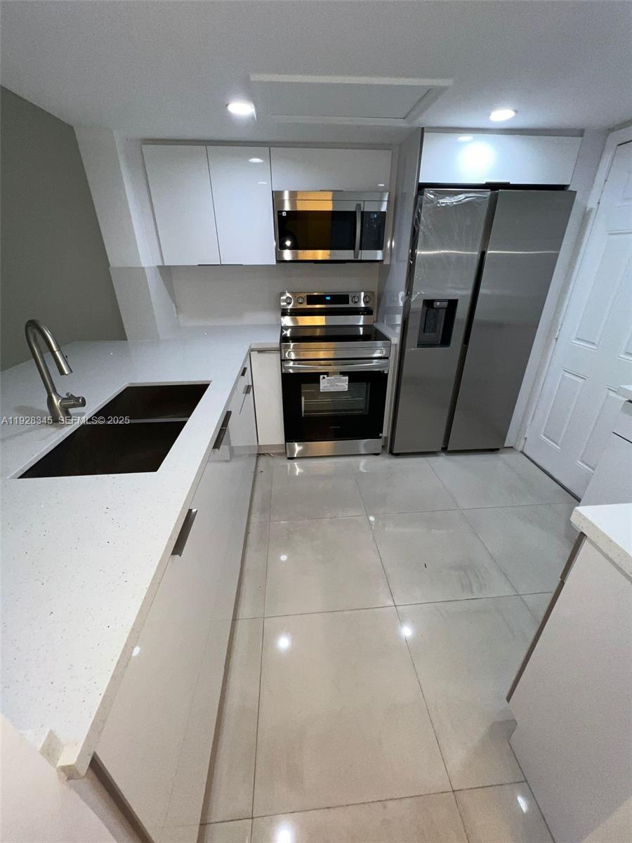 BISC LAKE GARDENS NO 2 BL - Residential Lease