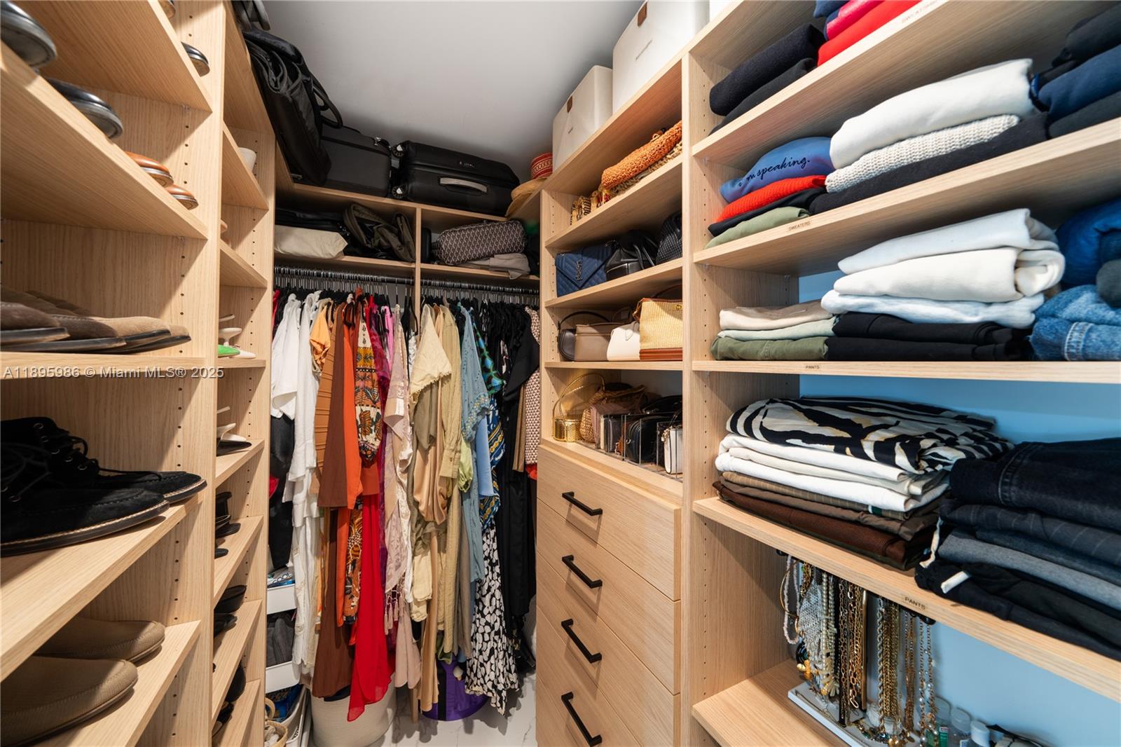 BRICKELL ESTATES - Residential