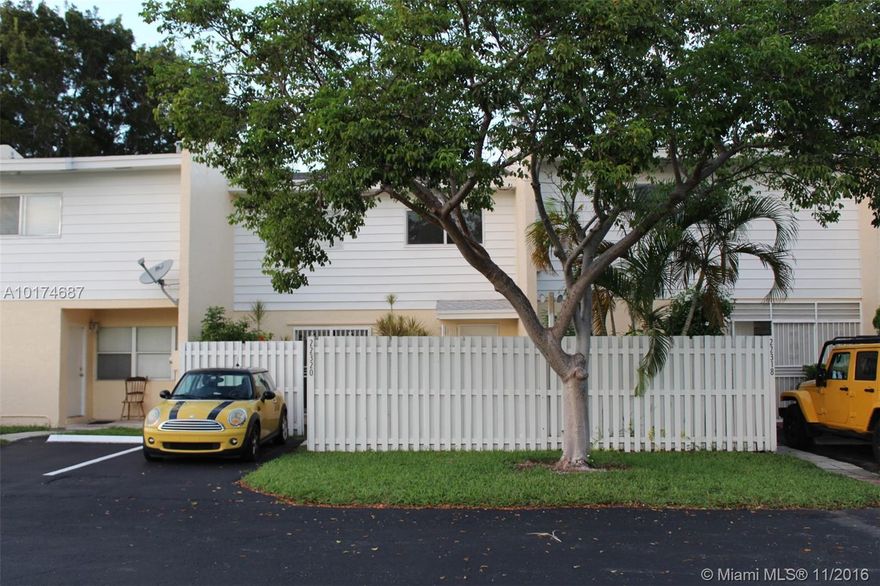 Beautiful 3 Bedroom 2 1/2 Bathroom Townhouse.  Home has an Updated kitchen, tile floors, formal dining room and large fenced courtyard. As an added bonus the upstairs has impact windows. Unit overlooks both the canal and the pool area and sits on a cul-de-sac. Community has a pool, clubhouse, basketball and playground. Close to shopping, schools and the expressway.