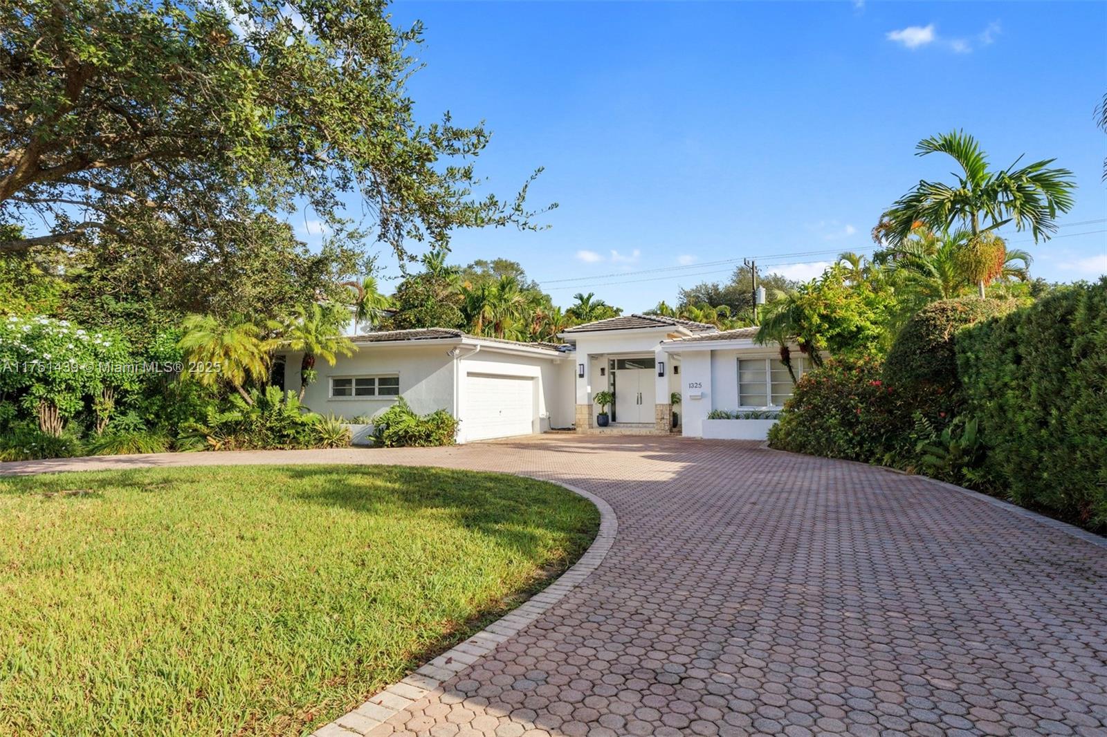 1325 Blue Rd, Coral Gables, Broward County, Florida - 3 Bedrooms  
4 Bathrooms - 