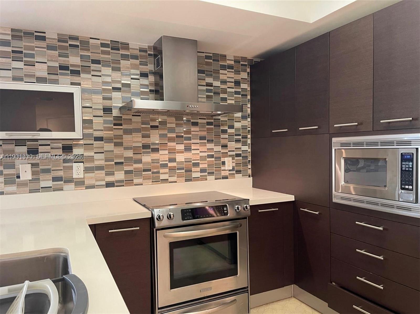 ST TROPEZ ON THE BAY III - Residential Lease