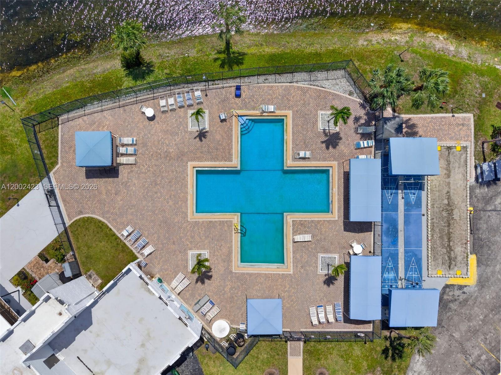 CASTLE APARTMENTS 11 COND - Residential