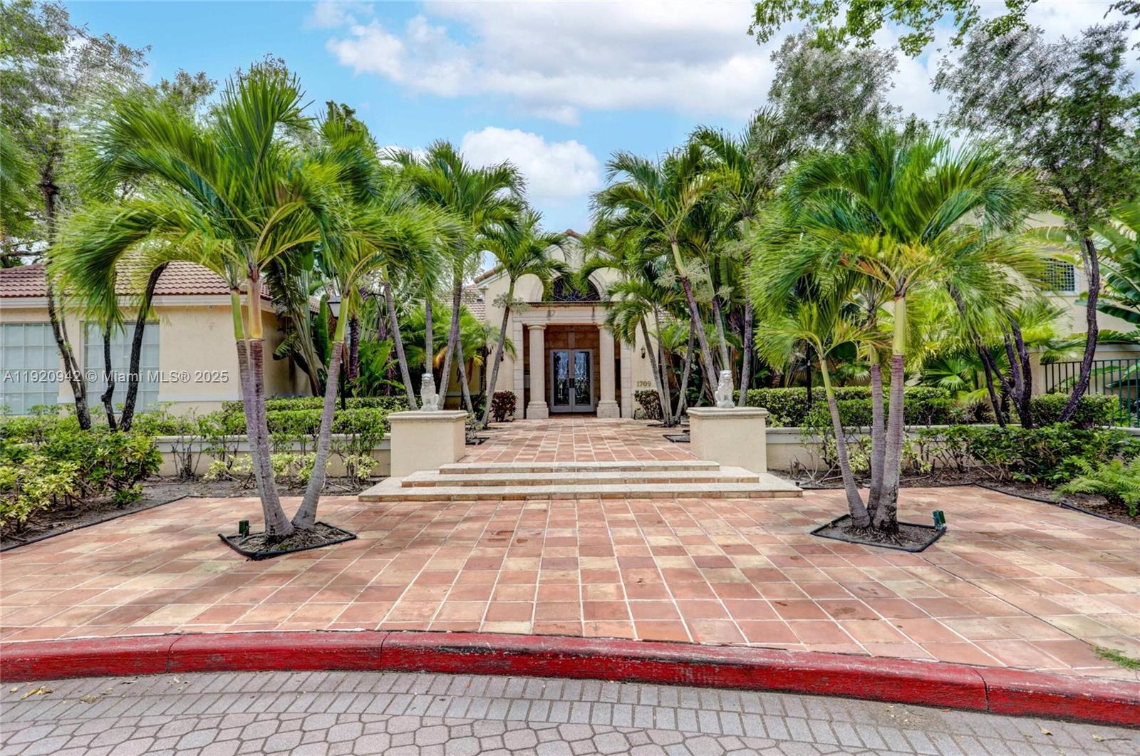 MILANO CONDO - Residential