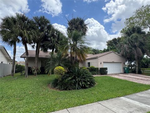 14679 Glencairn Rd Miami Lakes FL 33016